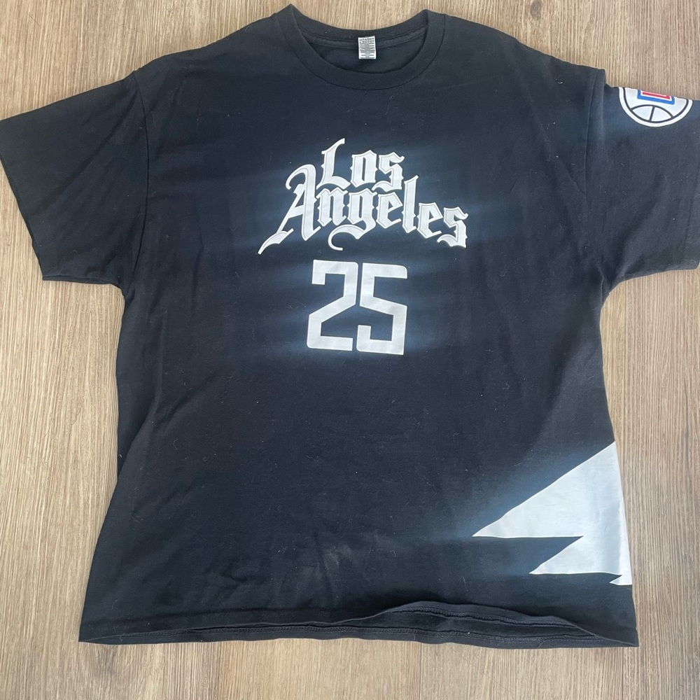 Los Angeles Clipper basketball tshirt. Size XL.